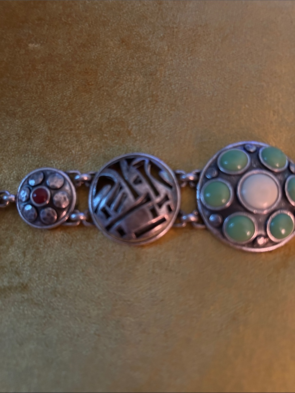 Silver Green Stone Floral Motif Bracelet - Picture 3 of 10